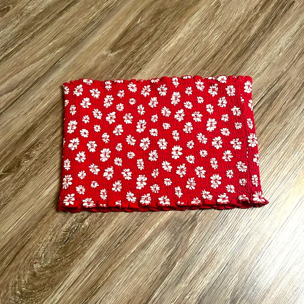 Red and white flowered crop top